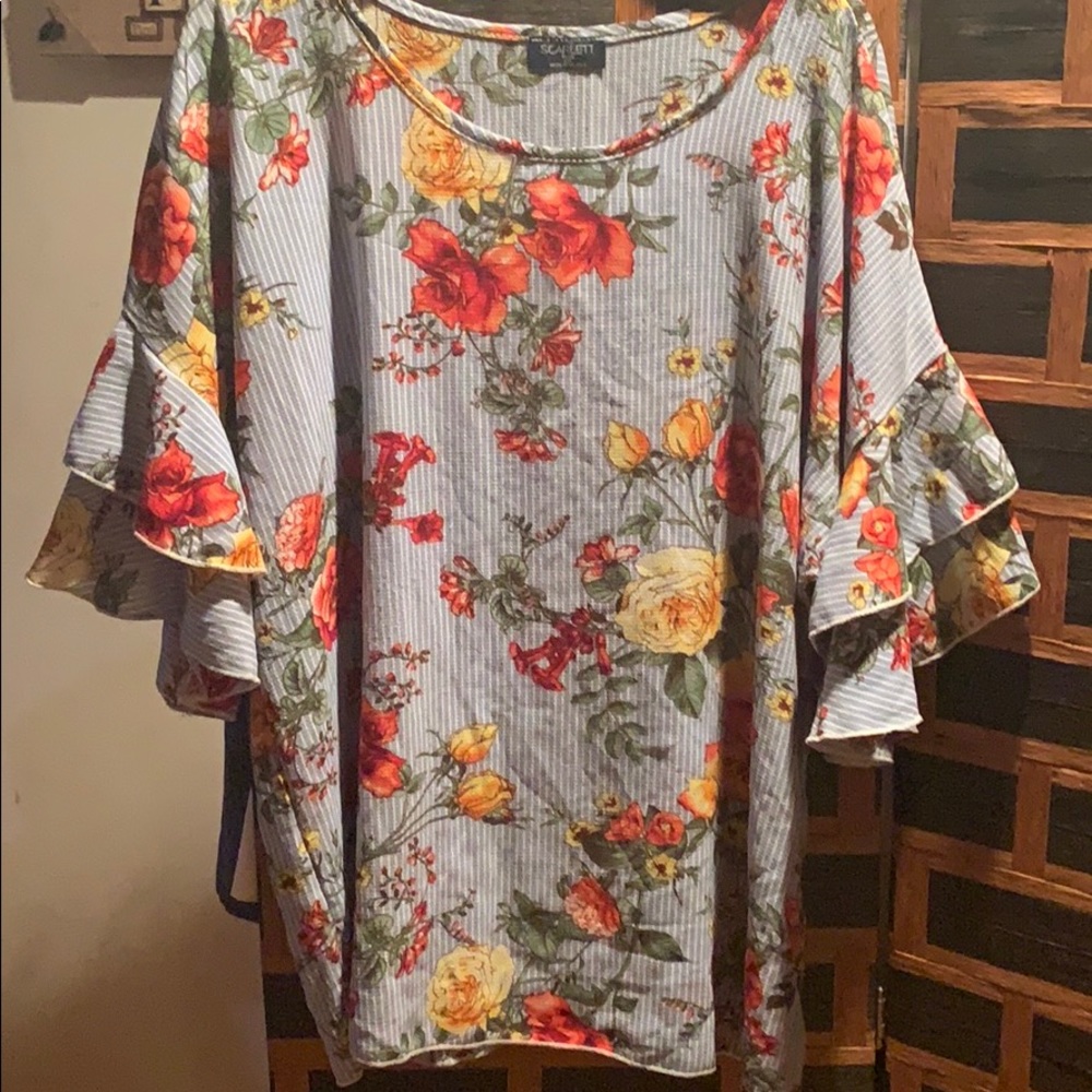 Floral bell sleeve blouse. Summertime ready!